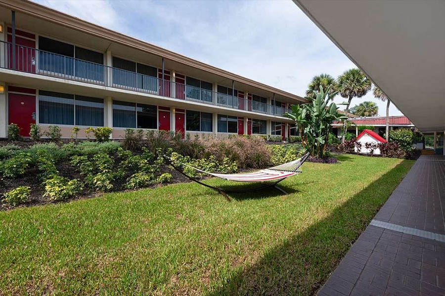ramada-getaway-kissimmee_900x600_12